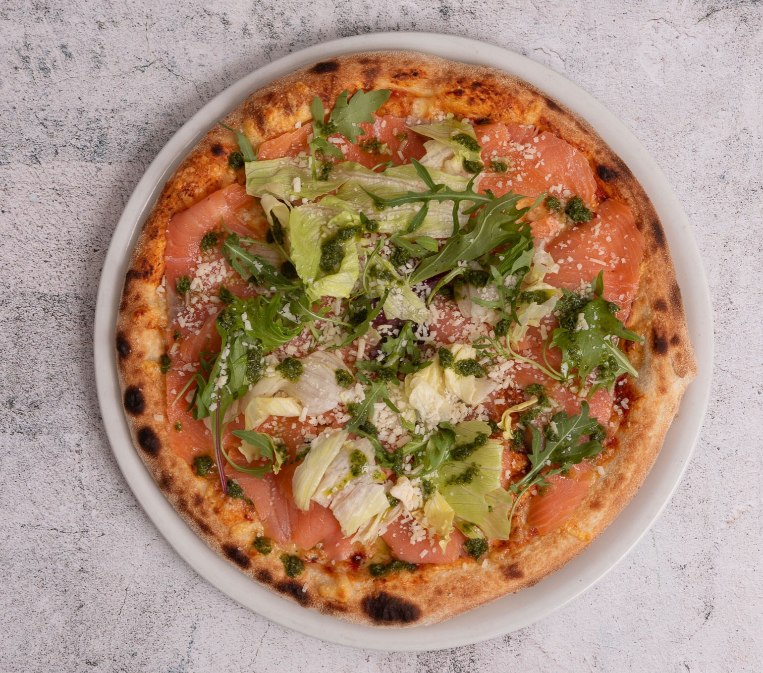 Pizza med røget laks 